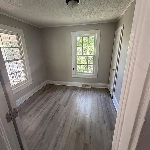 4224 Ogburn Ave - Photo 4 of 18