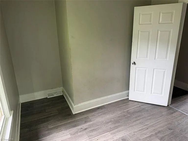 4224 Ogburn Ave - Photo 5 of 18