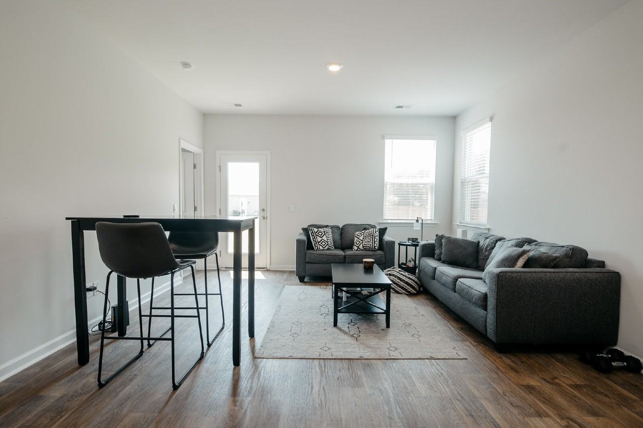 206 Mica Ct - Photo 3 of 17