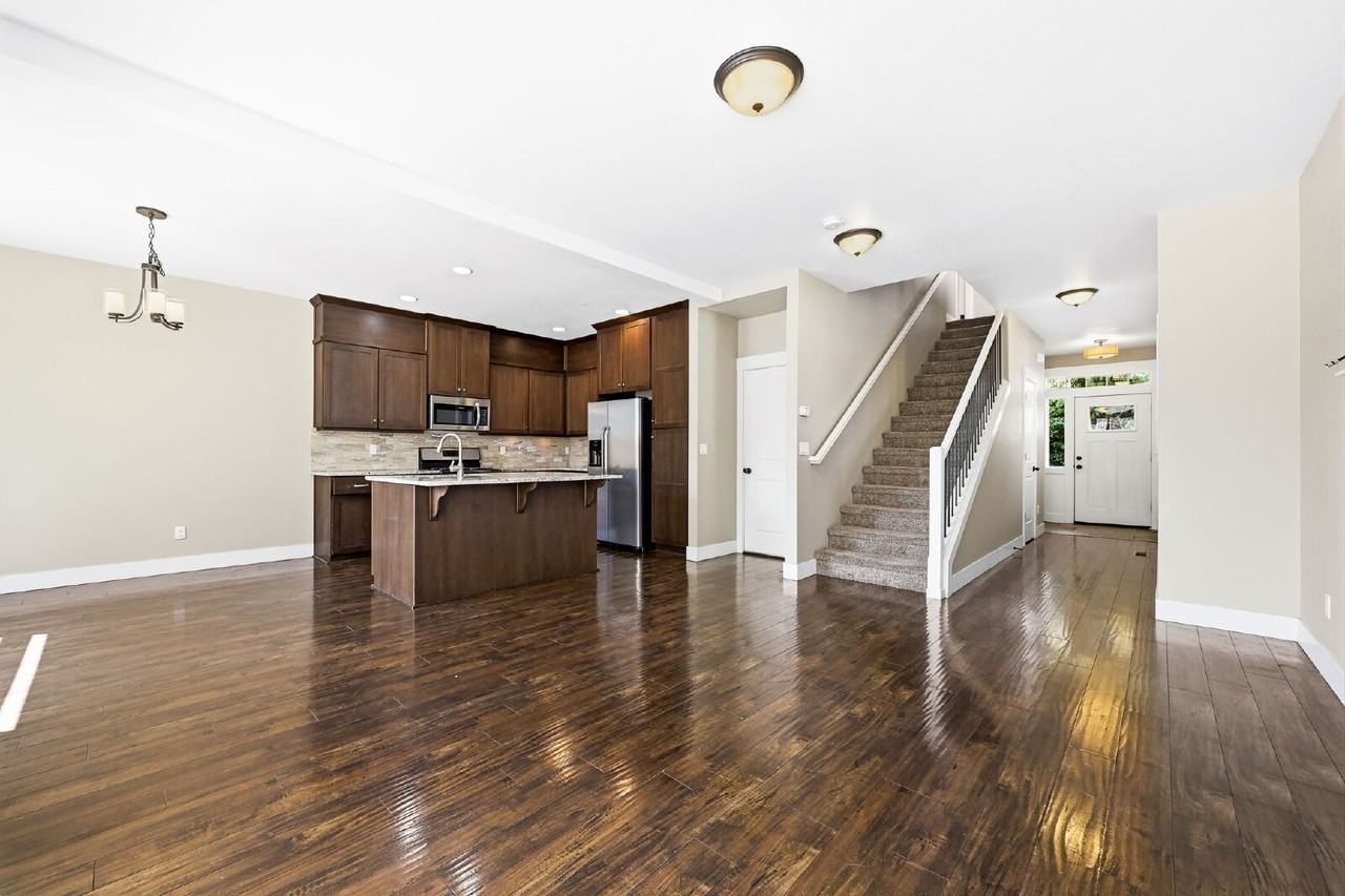 1064 Se Leonel Ln - Photo 5 of 33
