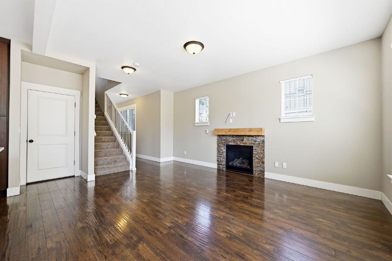 1064 Se Leonel Ln - Photo 6 of 33