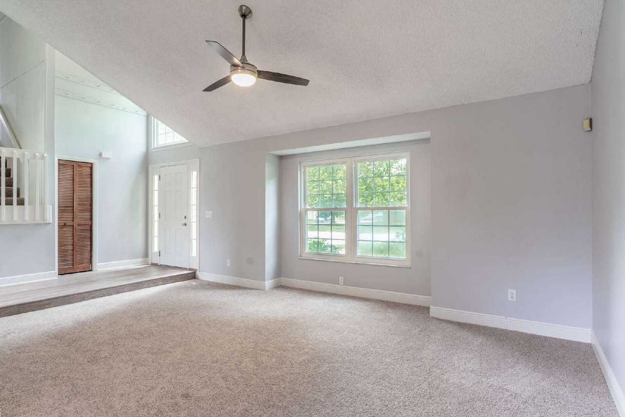 3909 Stonehaven Rd - Photo 6 of 28