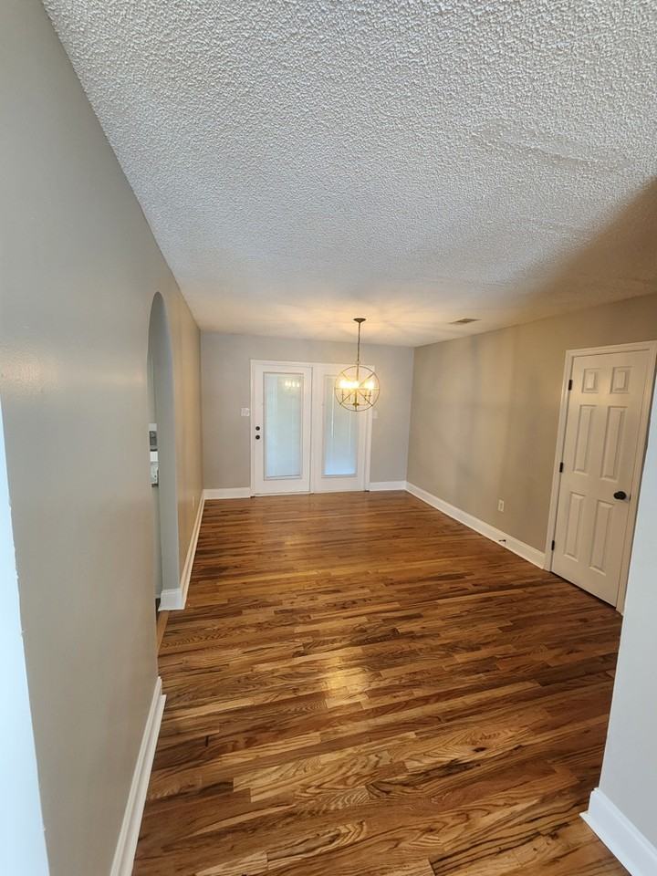 109 Williams St - Photo 3 of 15