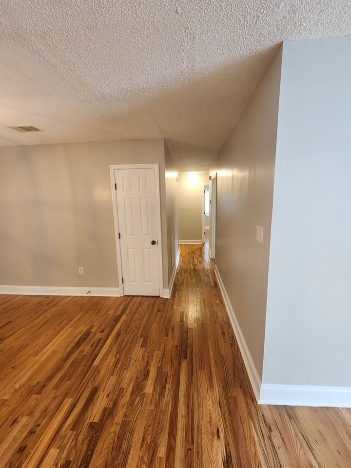 109 Williams St - Photo 4 of 15