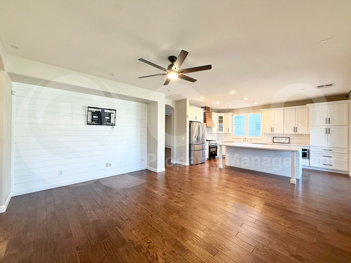 14581 W Banff Ln - Photo 4 of 34