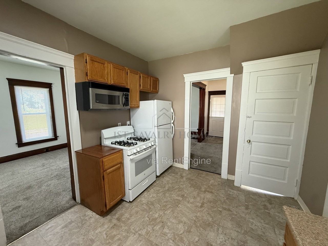 42 Paris Ave - Photo 3 of 16