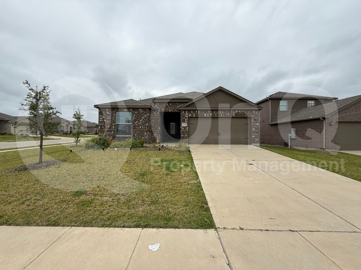 304 Tranquil Ln - Photo 4 of 31