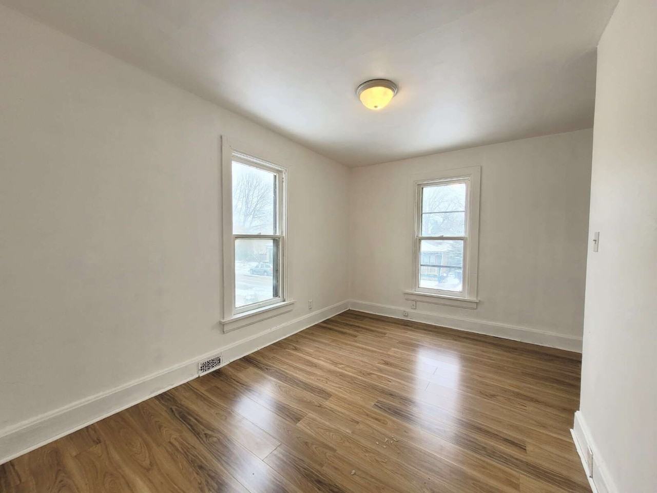 604 9th St - Photo 2 of 10