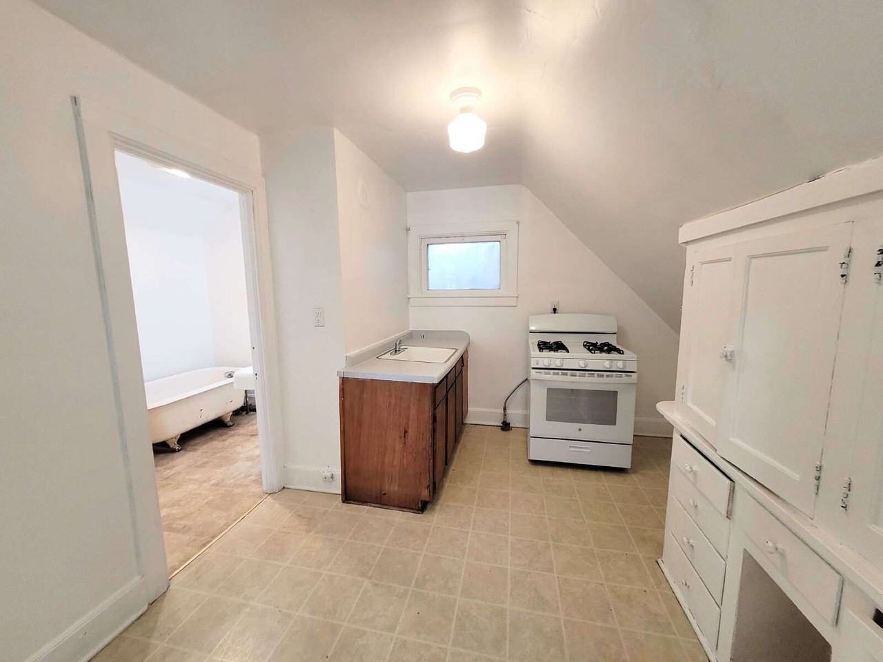 604 9th St - Photo 5 of 10