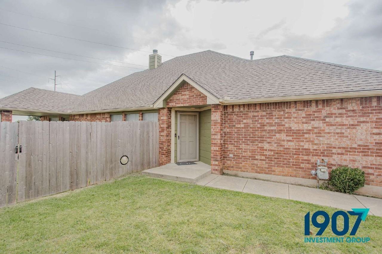2508 Tyler Ln - Photo 4 of 27