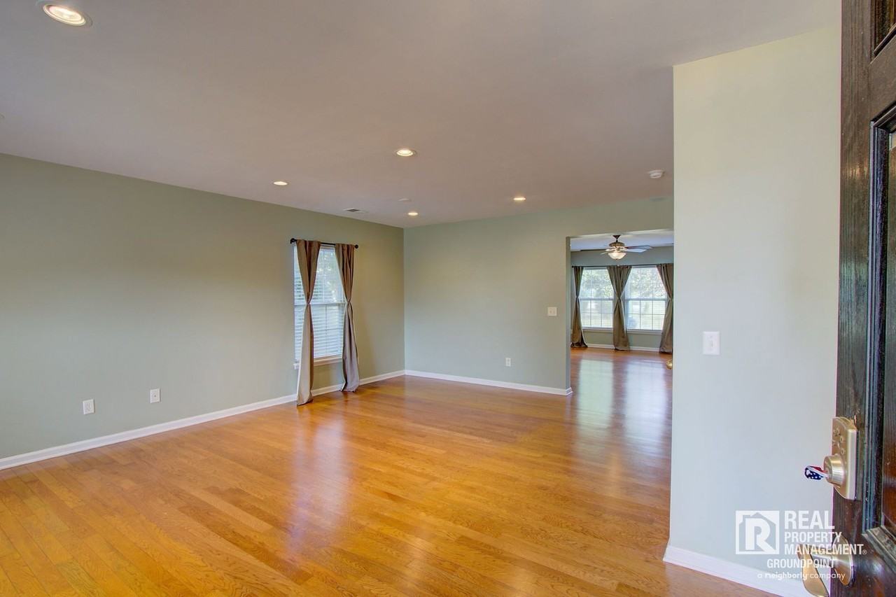 130 Decatur Dr - Photo 2 of 30