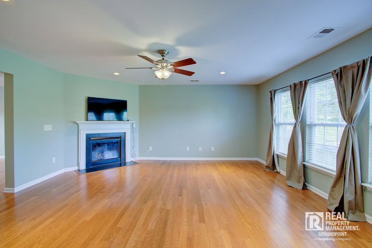 130 Decatur Dr - Photo 5 of 30
