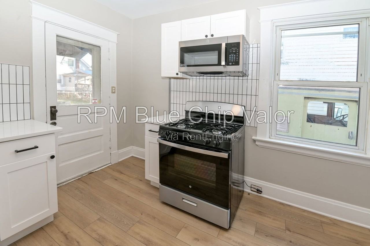 5214 Warren Ave #1 - Photo 4 of 22