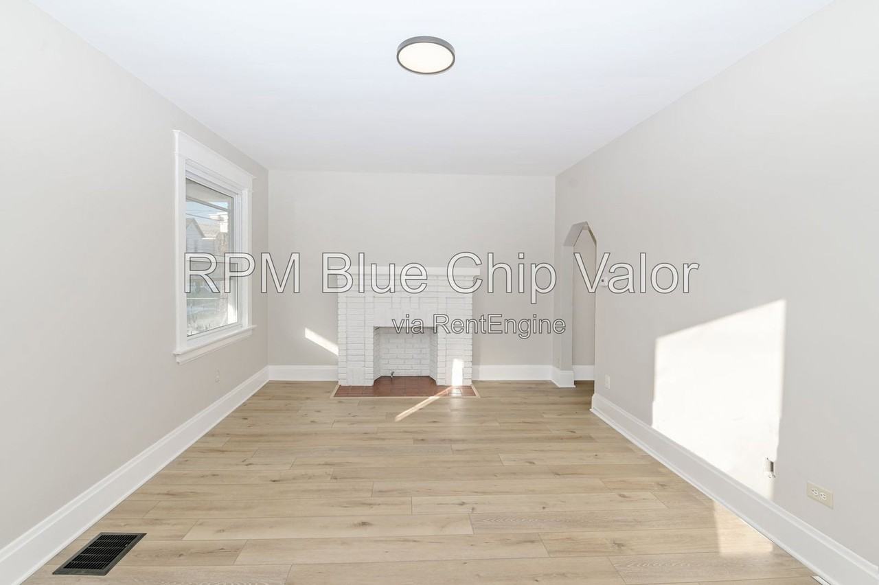 5214 Warren Ave #1 - Photo 6 of 22