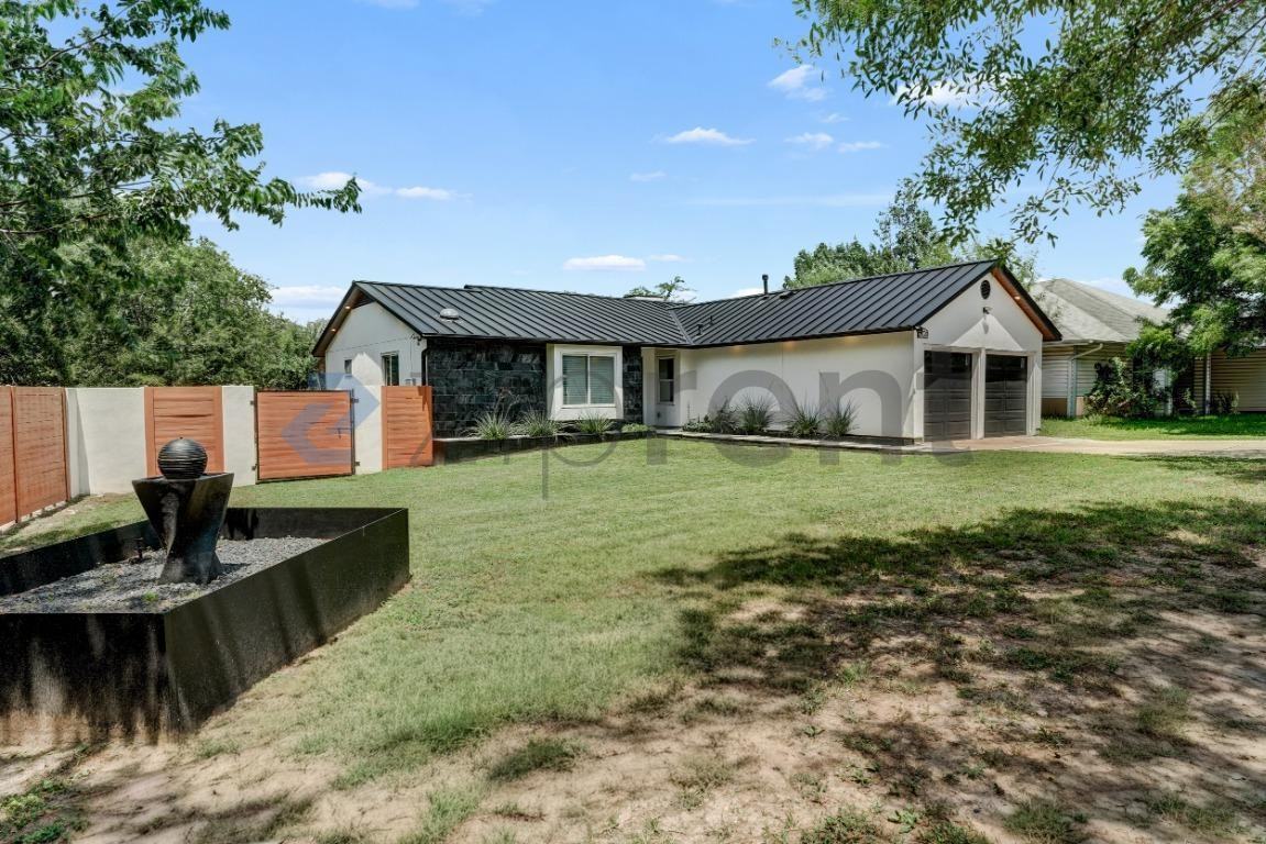 3600 Alexandria Dr - Photo 2 of 30