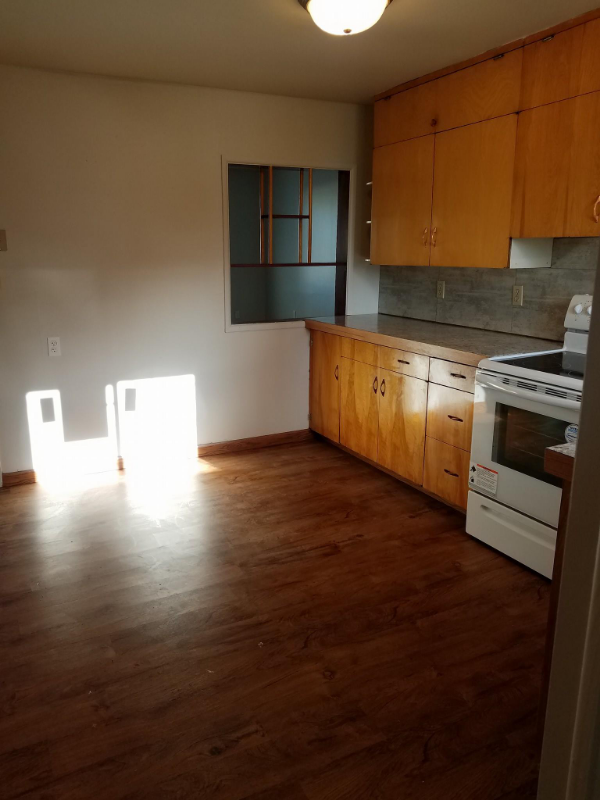 515 2nd Ave E - Photo 2 of 11