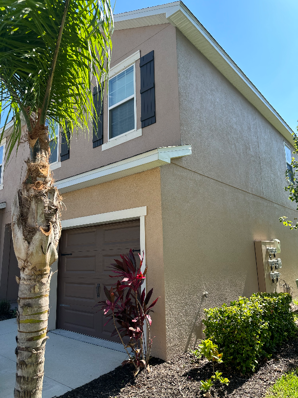 1074 Grantham Dr - Photo 2 of 9