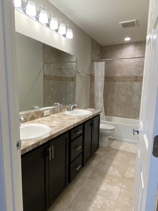 1074 Grantham Dr - Photo 4 of 9