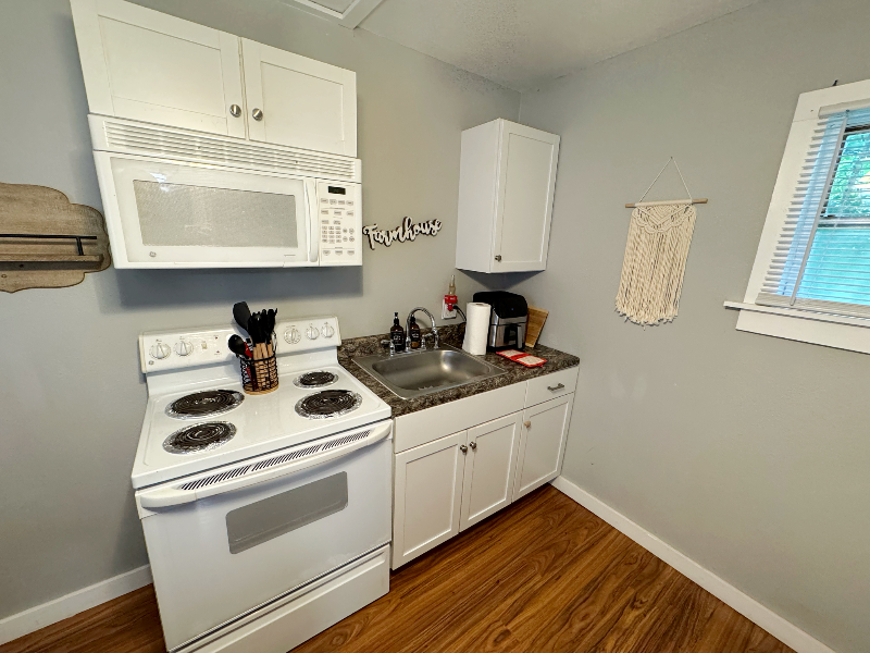 2015 Beaver Ln - Photo 4 of 14