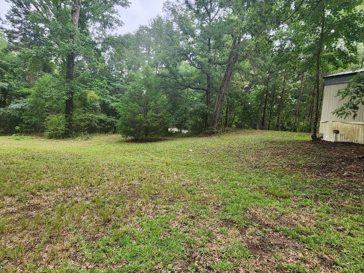 7900 Eastview Dr - Photo 3 of 21