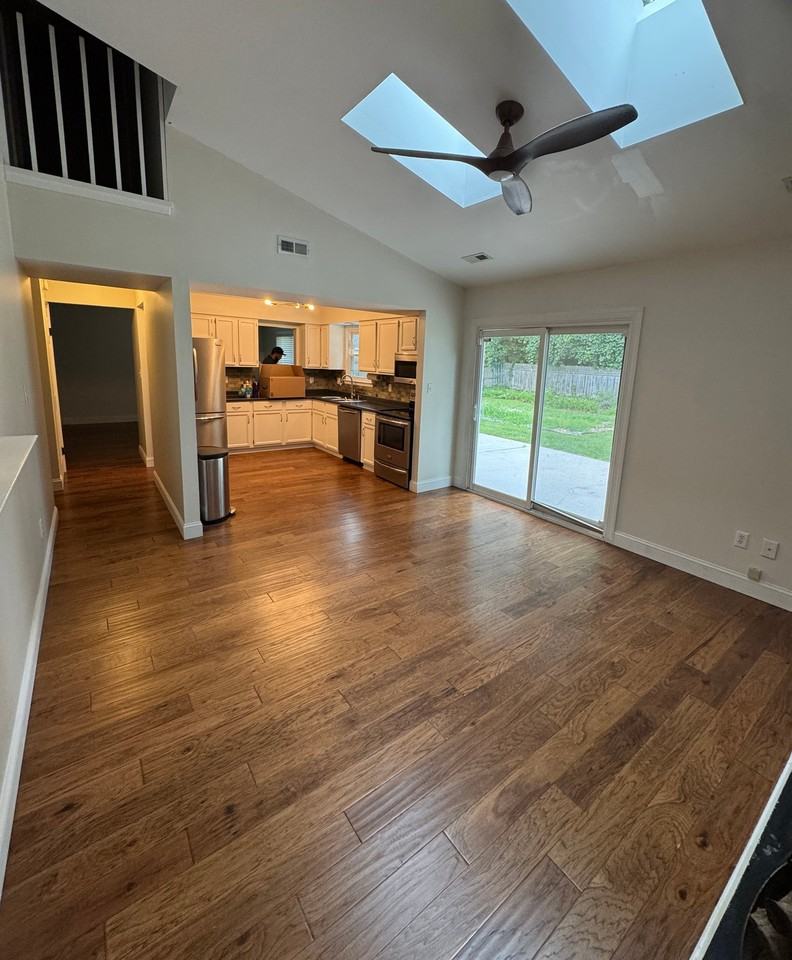 160 Coventry Ln - Photo 3 of 19