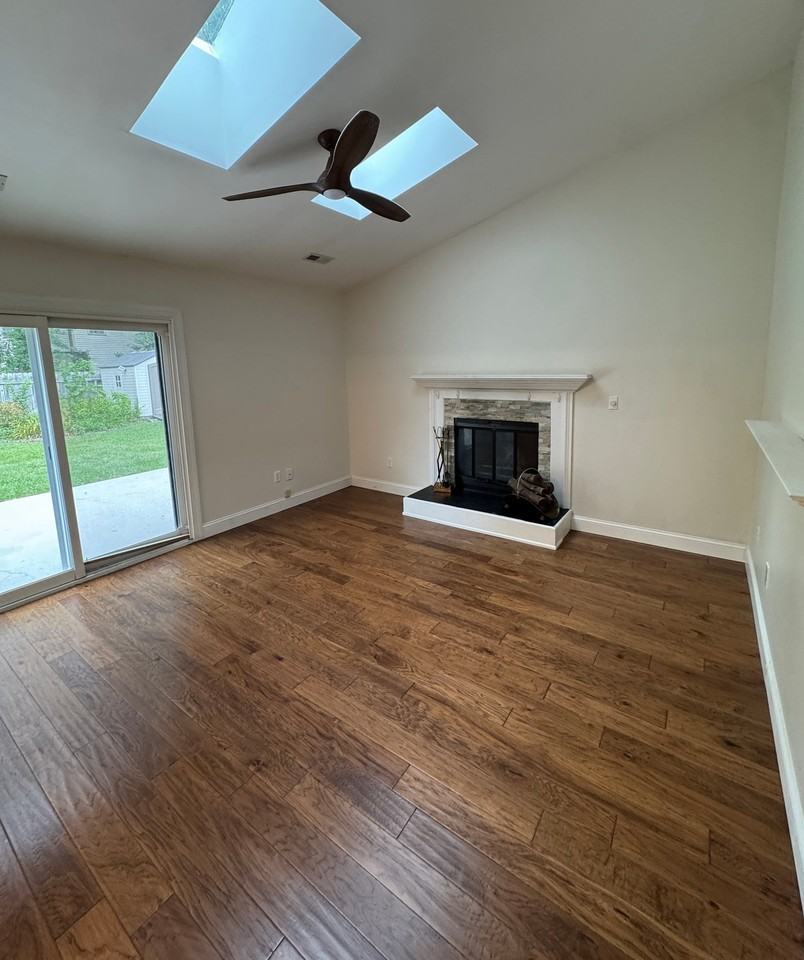 160 Coventry Ln - Photo 4 of 19