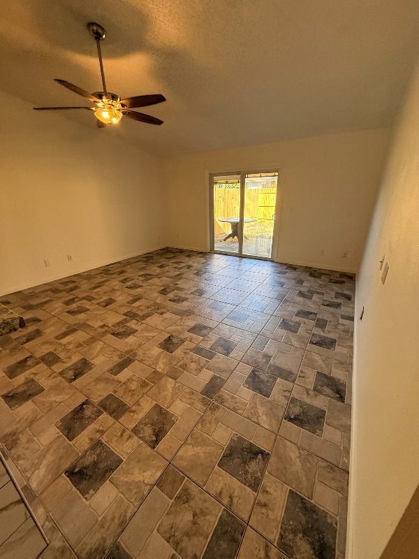 1301 Bond St - Photo 5 of 8