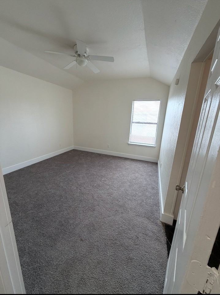 2710 Sherry St - Photo 2 of 12