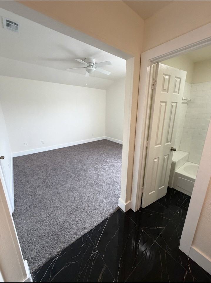 2710 Sherry St - Photo 3 of 12
