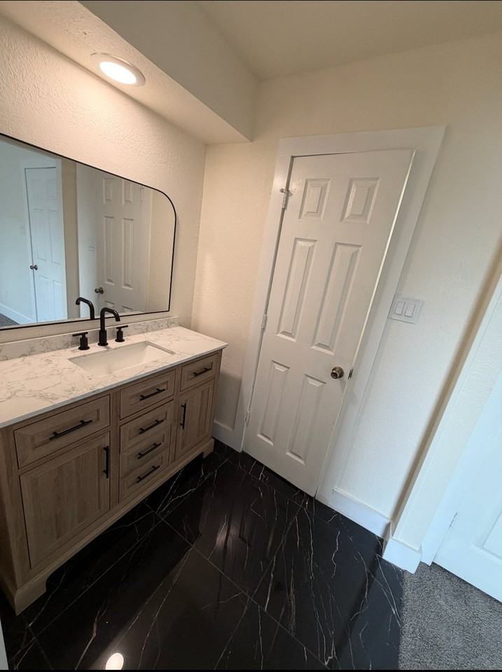 2710 Sherry St - Photo 4 of 12
