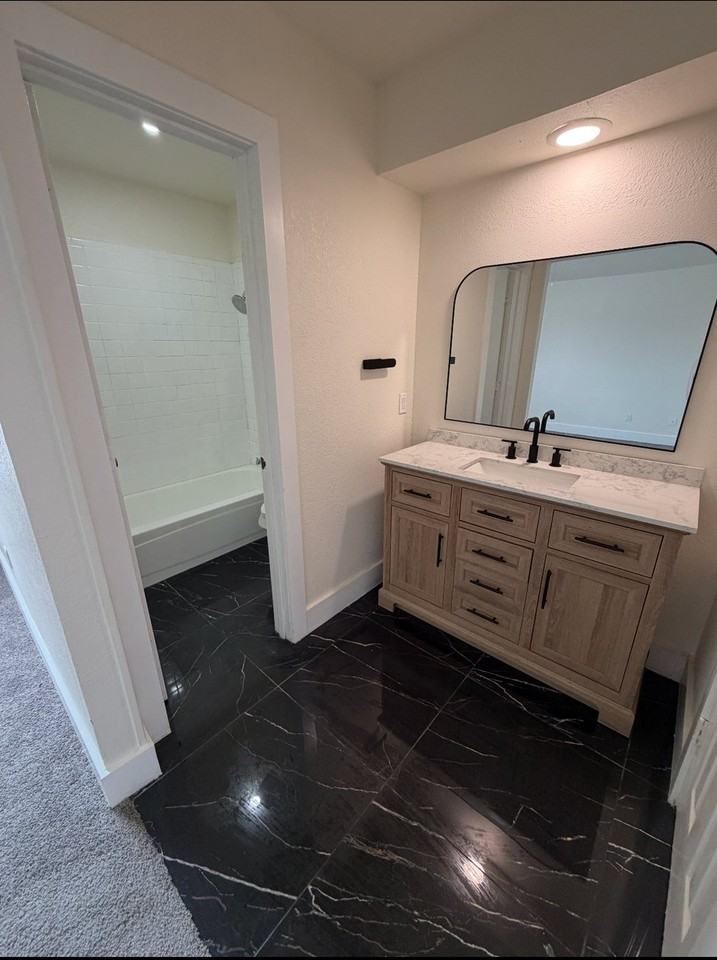2710 Sherry St - Photo 5 of 12