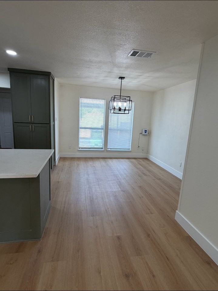 2710 Sherry St - Photo 6 of 12