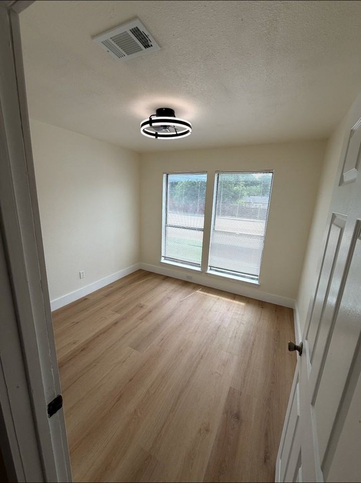 2710 Sherry St - Photo 7 of 12