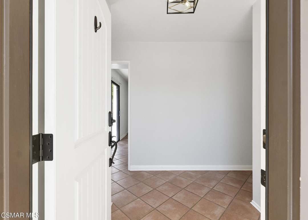 833 Shadow Lake Dr - Photo 3 of 20