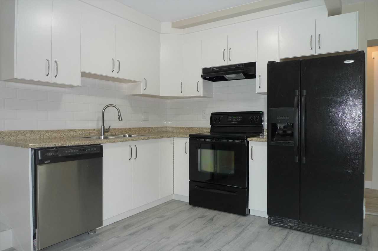 327 Laurentian Crescent - Photo 5 of 17