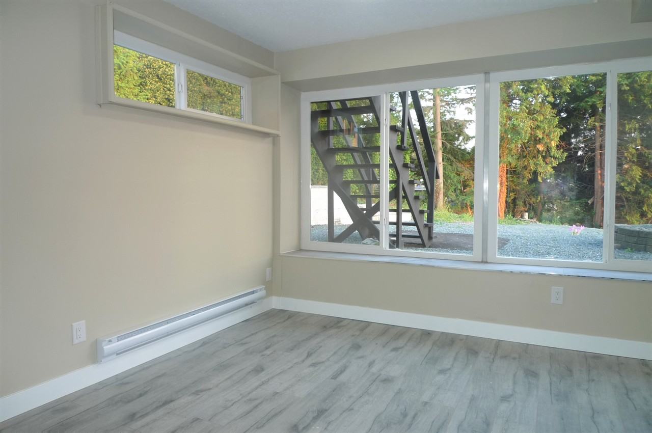 327 Laurentian Crescent - Photo 7 of 17