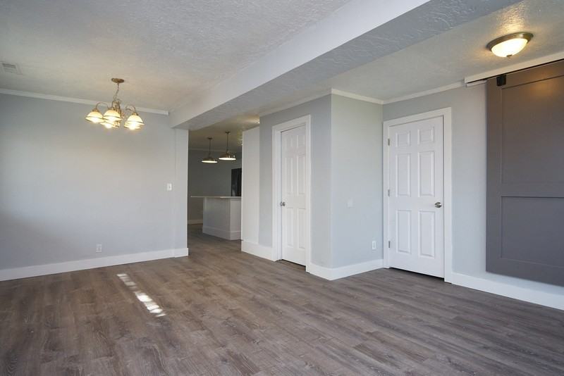 325 W Apple St - Photo 4 of 50