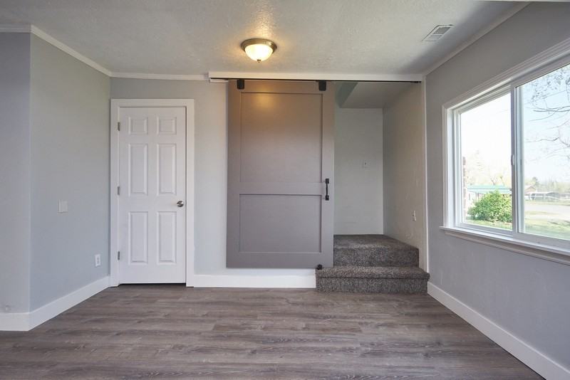 325 W Apple St - Photo 5 of 50