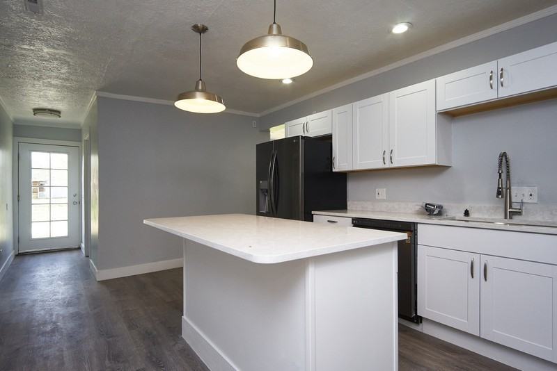 325 W Apple St - Photo 6 of 50