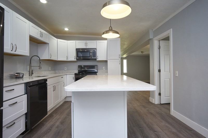 325 W Apple St - Photo 7 of 50