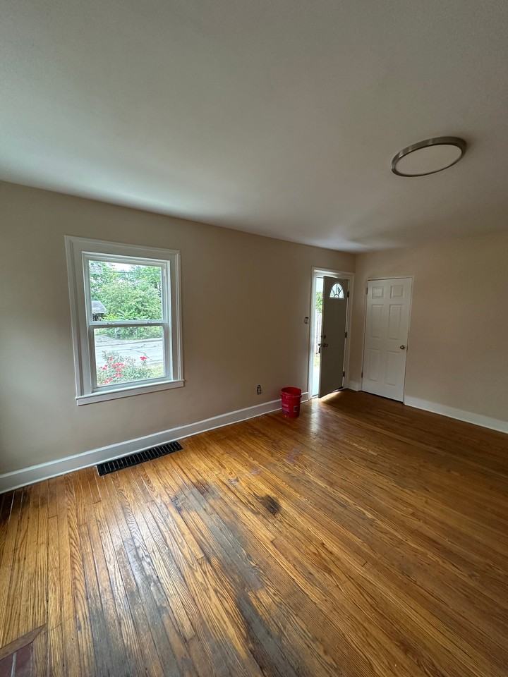 1211 Liggett St - Photo 3 of 17