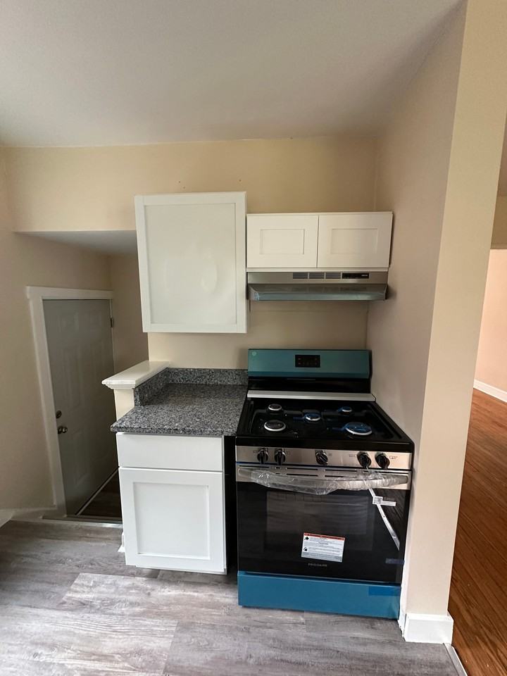 1211 Liggett St - Photo 7 of 17