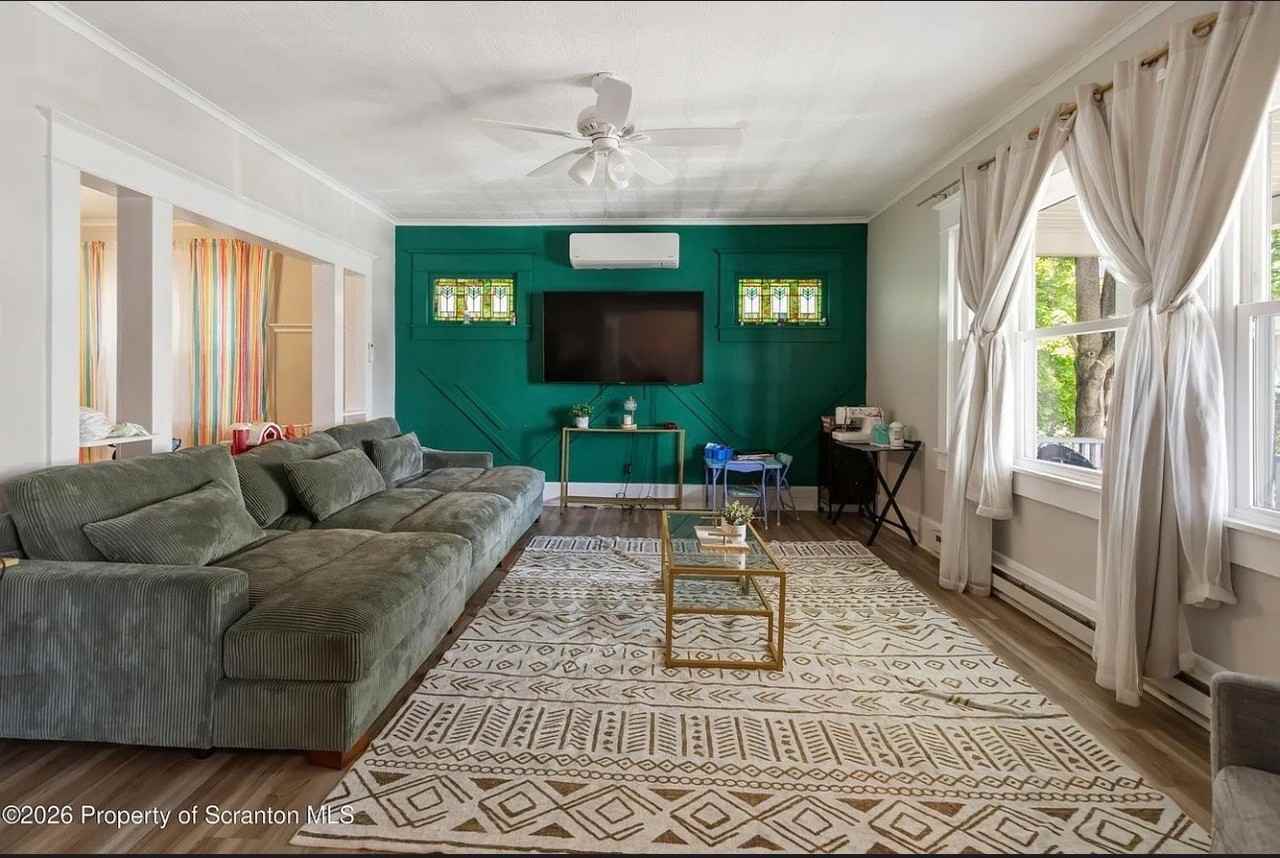 1175 W Elm St - Photo 2 of 15