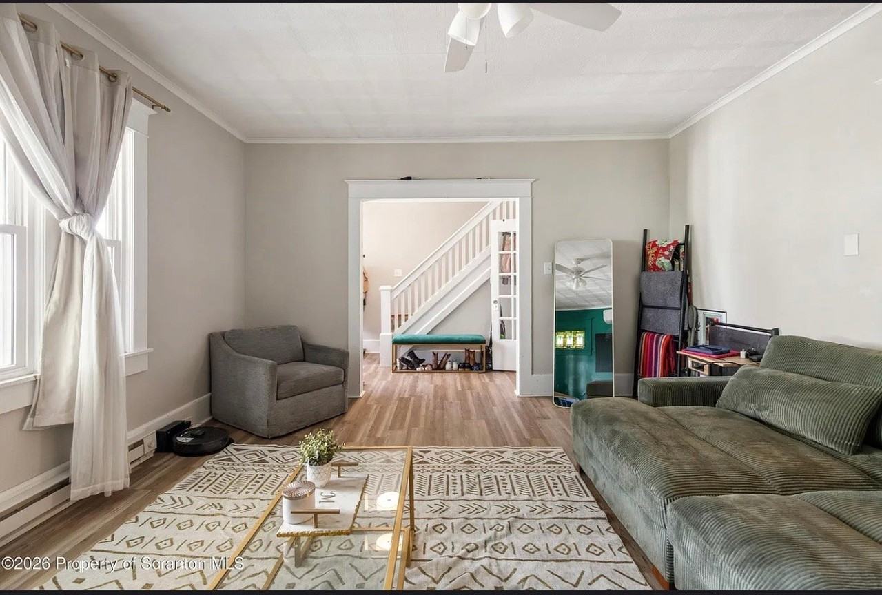 1175 W Elm St - Photo 3 of 15
