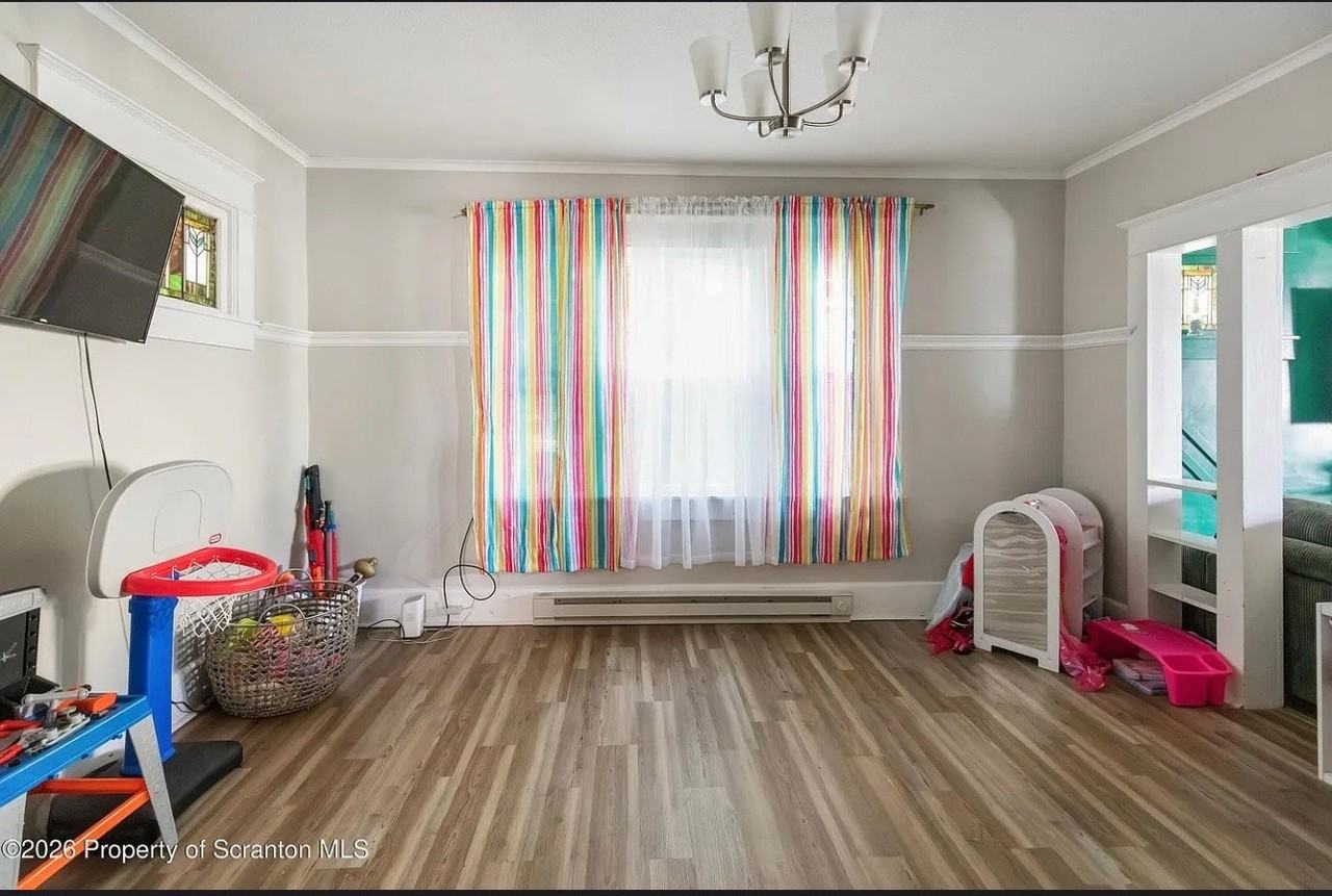 1175 W Elm St - Photo 4 of 15