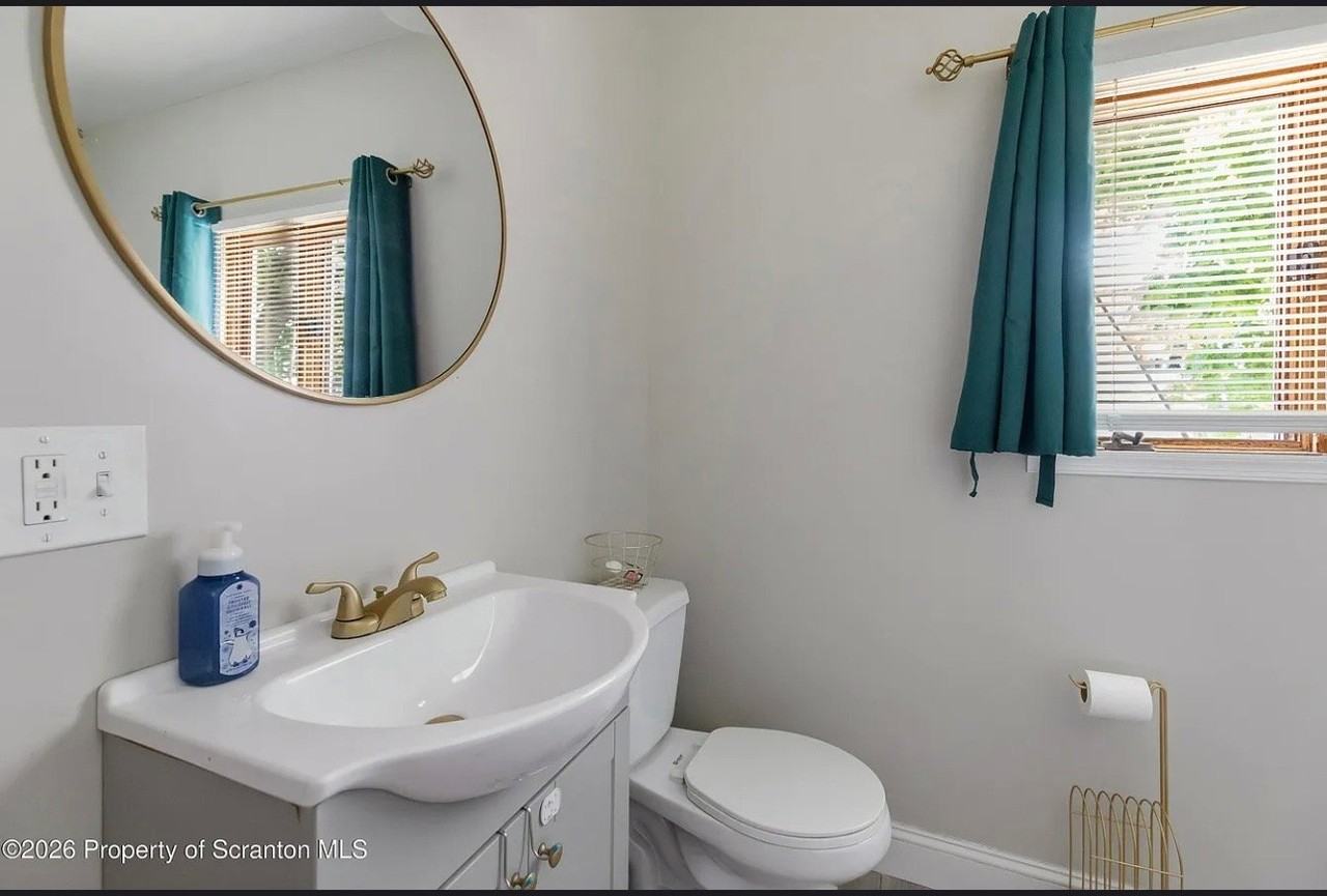 1175 W Elm St - Photo 7 of 15