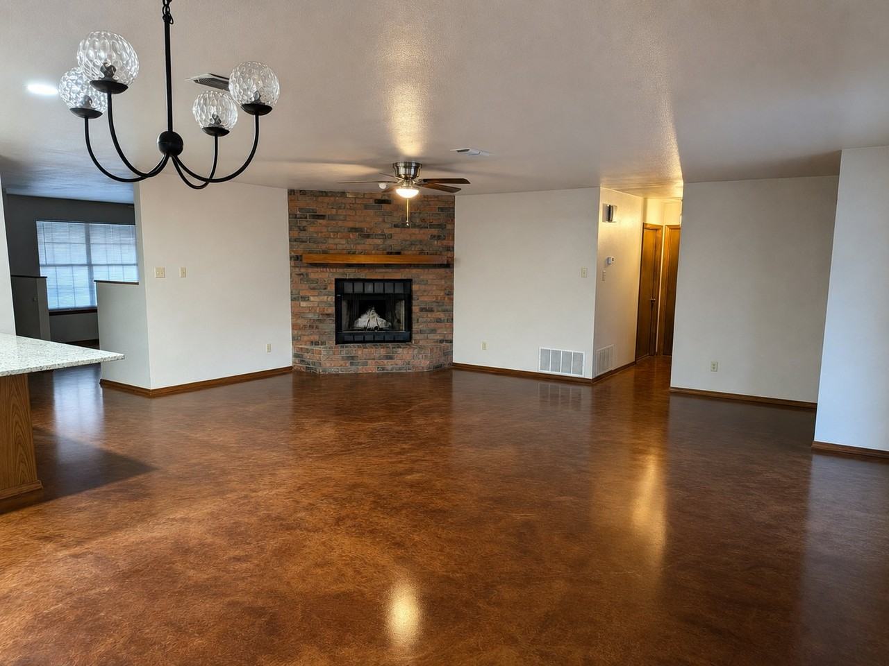 2525 N Spruce Ave - Photo 3 of 16