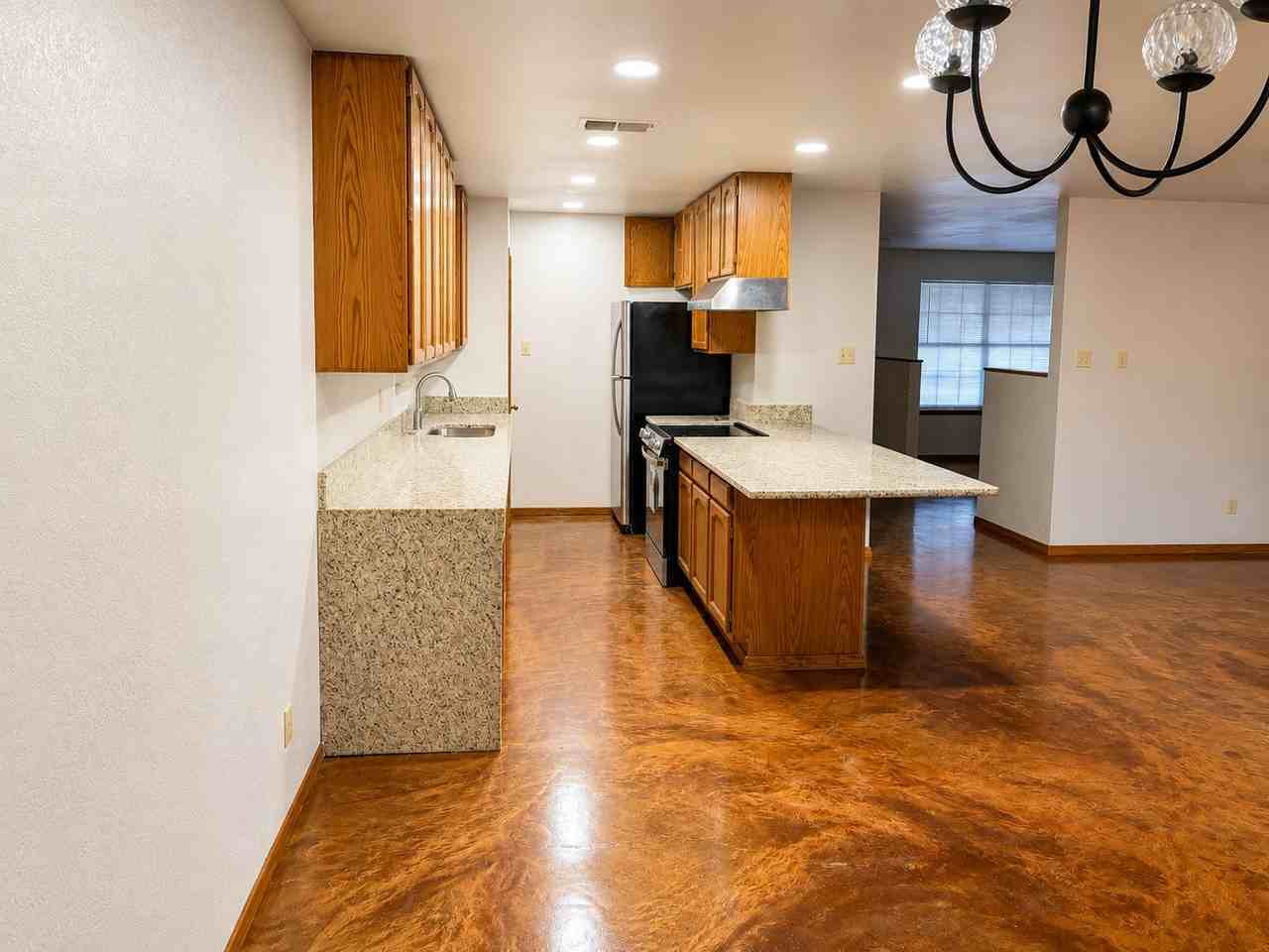 2525 N Spruce Ave - Photo 4 of 16