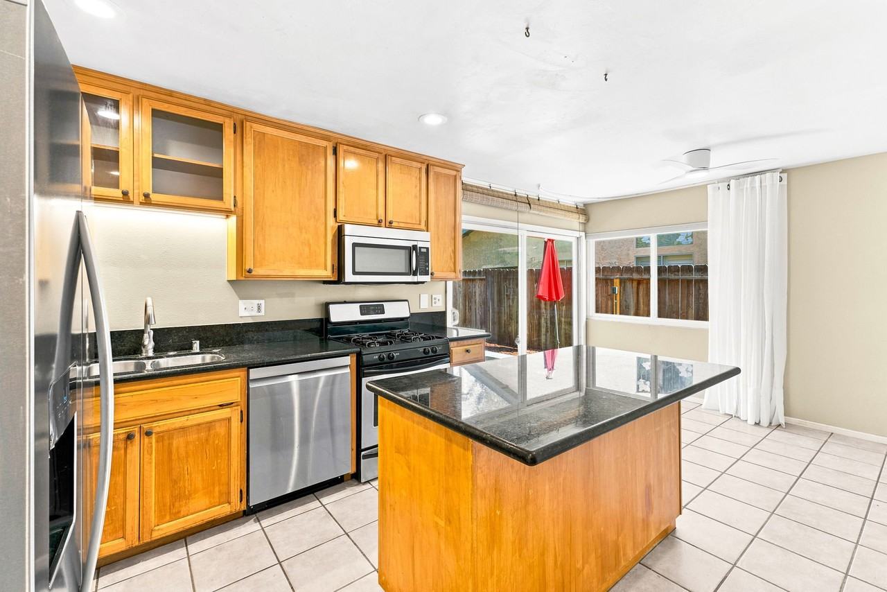11770 Treeview Pl - Photo 3 of 12