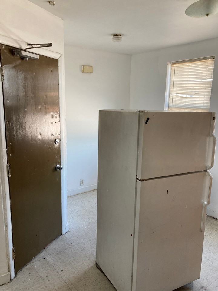 2928 Frankford Ave - Photo 3 of 7